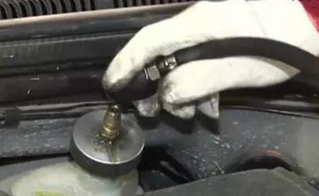 thumbnail-brake-fluid-installation